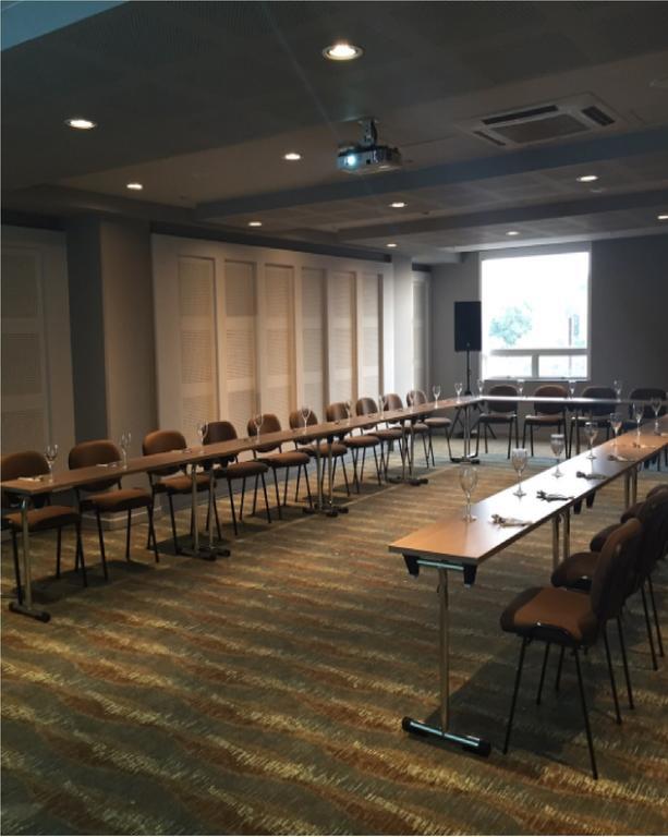 Ghl Hotel Monteria Bagian luar foto A meeting room at the hotel