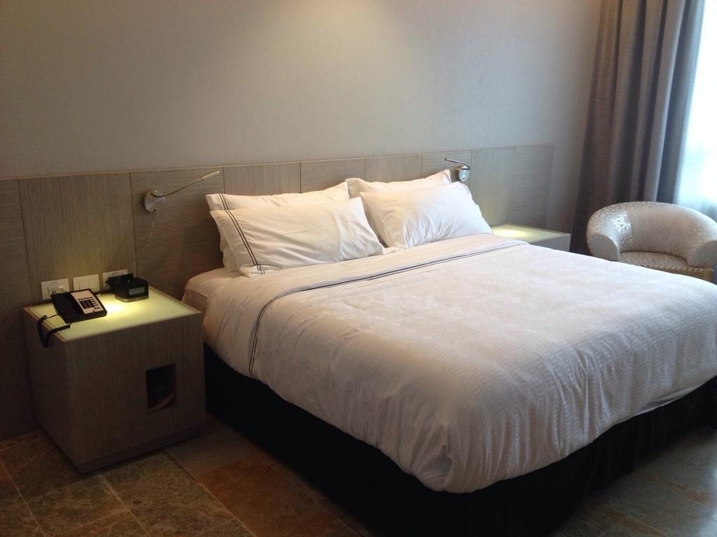 Ghl Hotel Monteria Ruang foto A room at the hotel