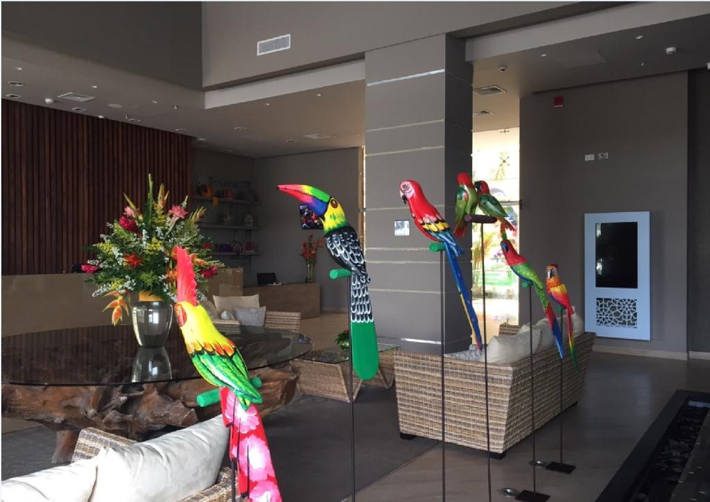 Ghl Hotel Monteria Bagian luar foto Parrots at the lobby