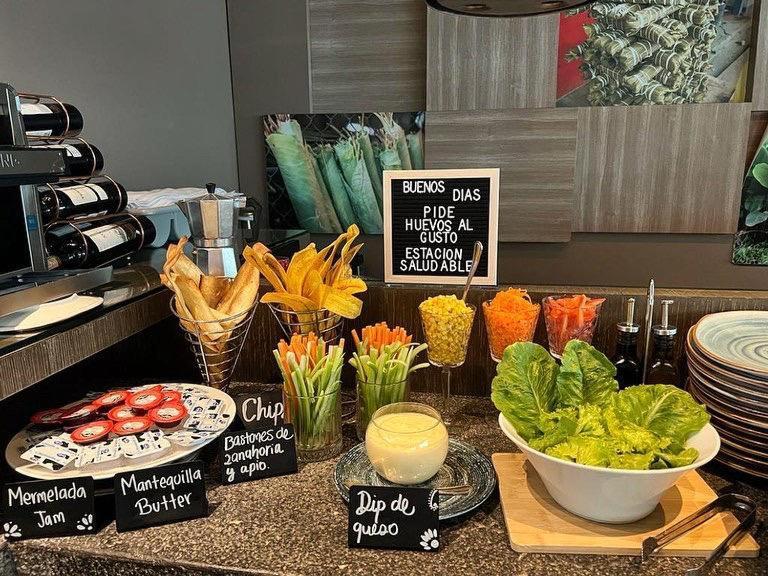 Ghl Hotel Monteria Bagian luar foto A salad bar at a restaurant in Madrid, Spain