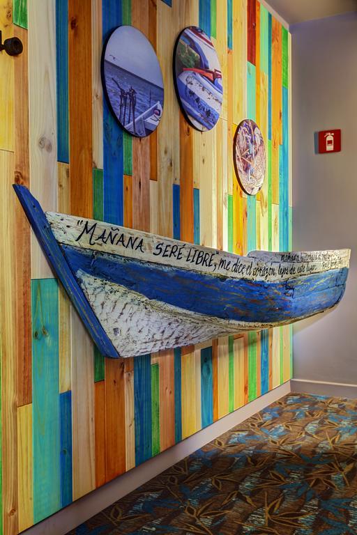 Ghl Hotel Monteria Bagian luar foto A boat with the phrase "Tomorrow will be free" written on it